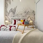 -Malagasunapts-Centre Pool&Parking Bus-Train Station