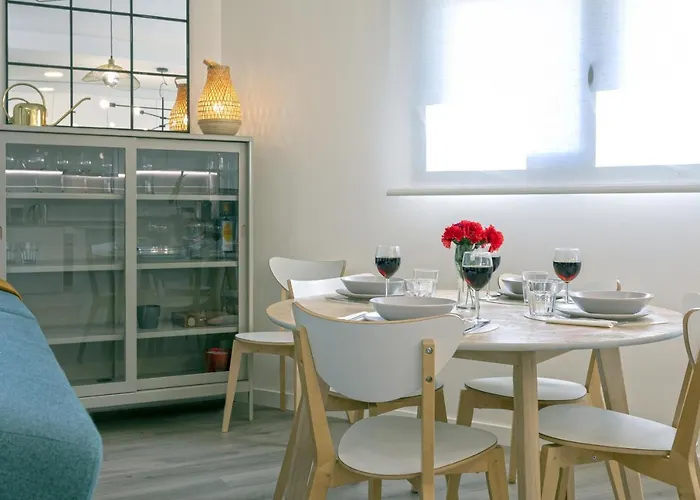 -Malagasunapts-Centre Pool&Parking Bus-Train Station