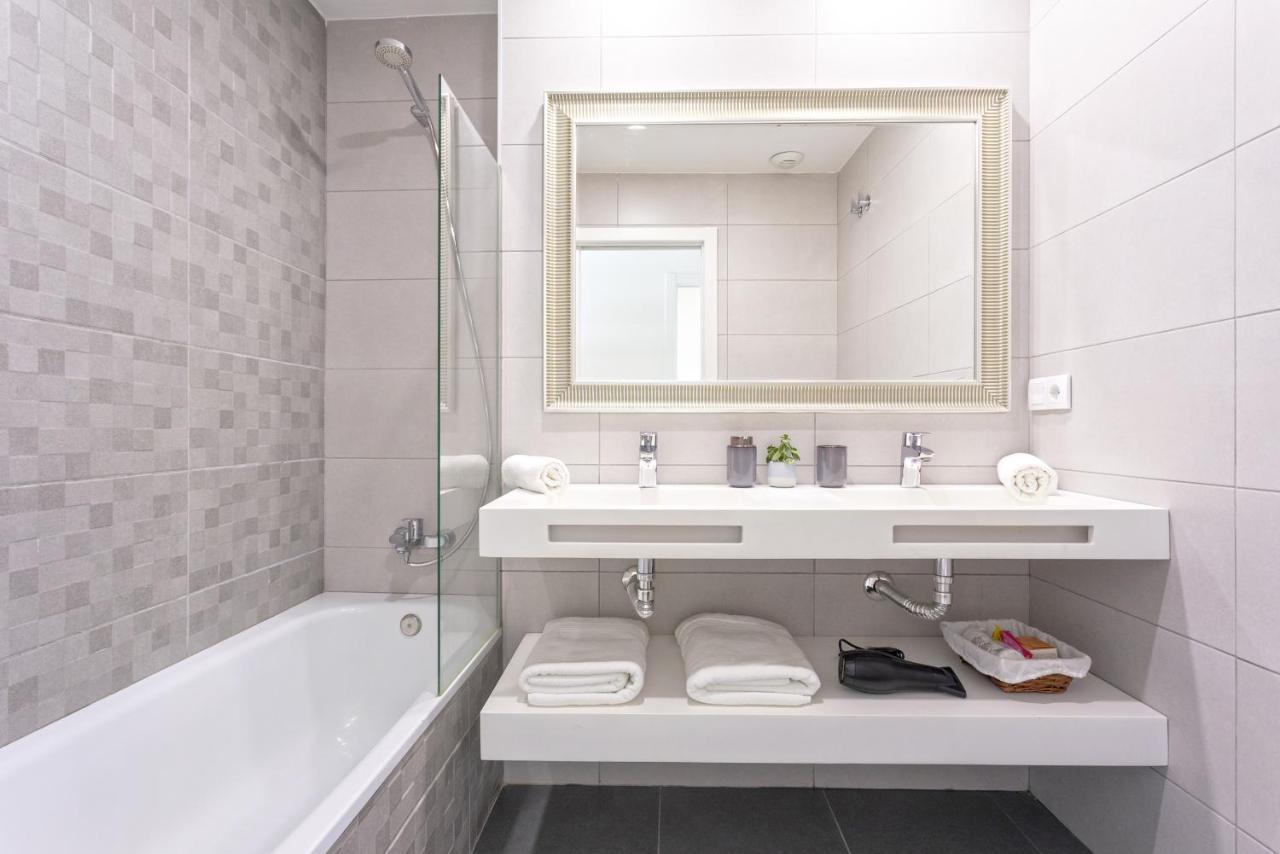 -malagasunapts-centre Pool&parking Bus-train Station